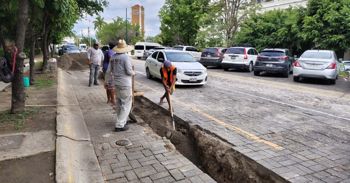 Marina Vallarta treated water line work moves ahead