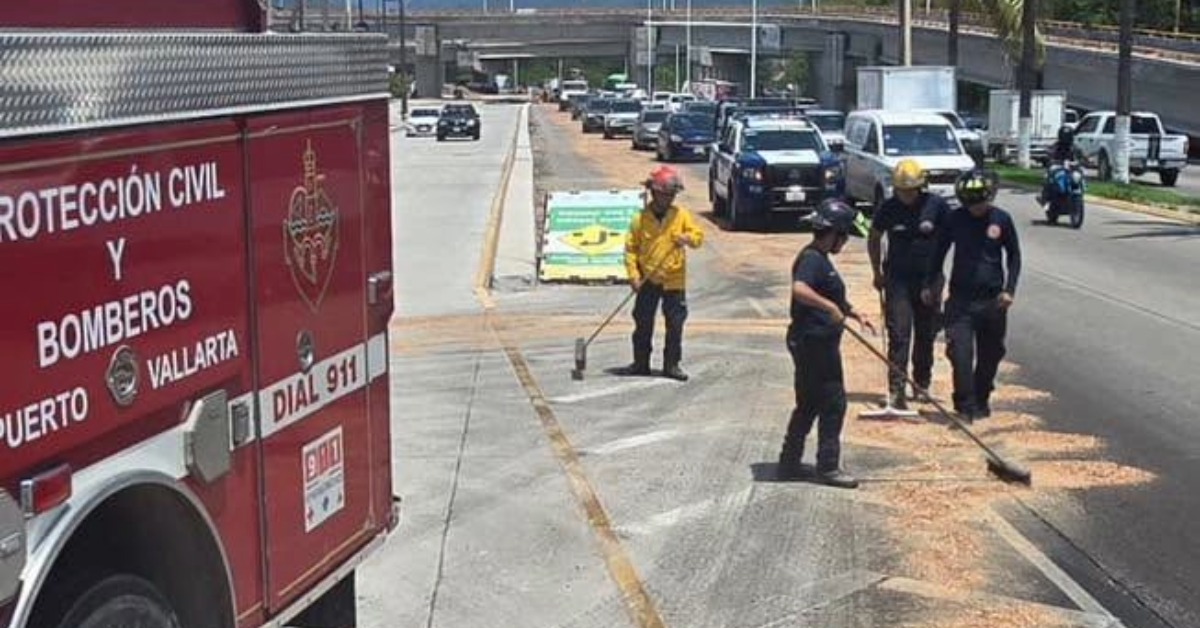 Oil Spill Cleared Along Highway 200 in Las Juntas